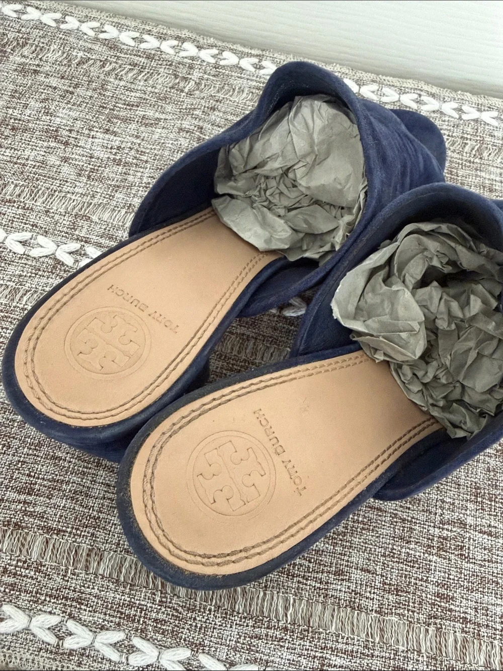 Women’s Navy Suede Open-Toe Block Heel Mules size 7.5 fit more like a 6.5